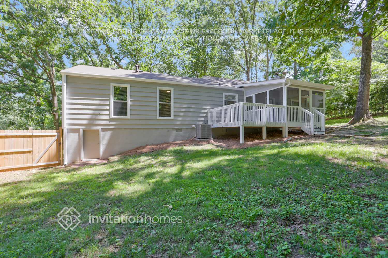 Building Photo - 5421 S Lake Dr