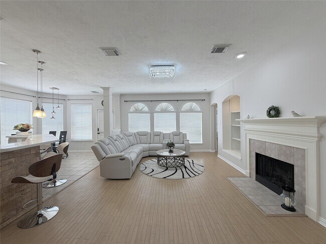 Building Photo - 3822 Shady Harbor Dr