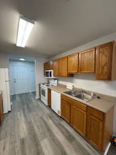 Building Photo - 15149 Deer Creek Dr