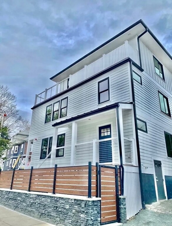Building Photo - 35 Hunnewell Ave