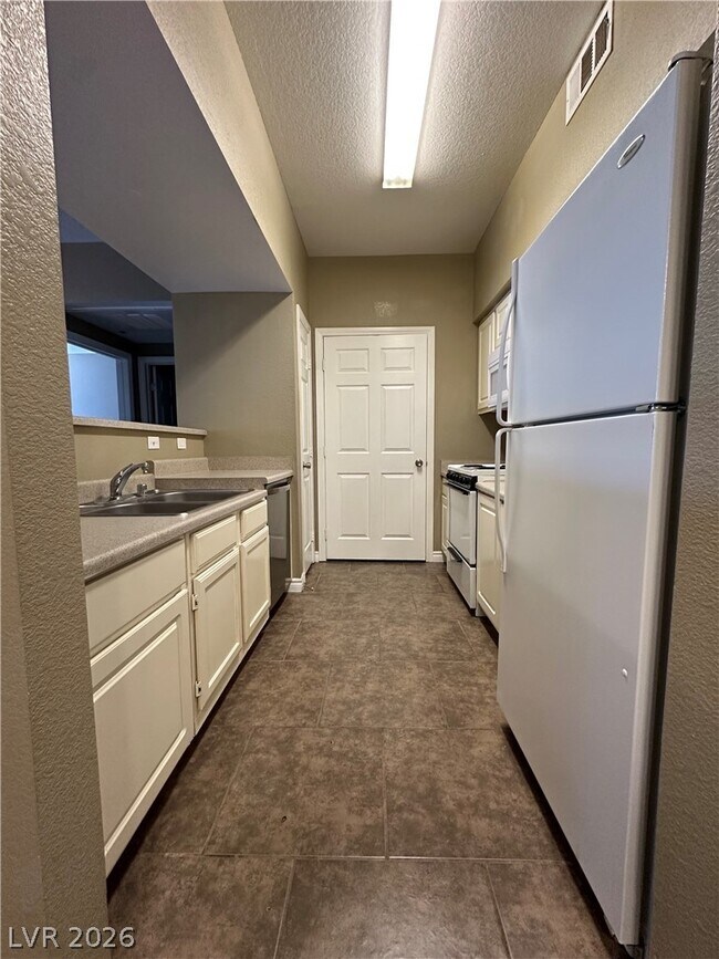 Building Photo - 6955 N Durango Dr