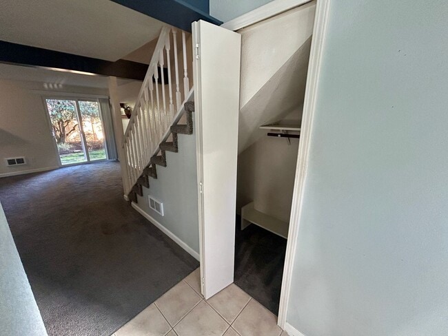 Building Photo - Fantastic 2 bed 1.5 bath townhome in Lynnw...