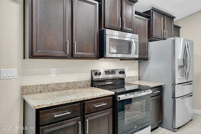 Building Photo - 15885 Bainebridge Dr