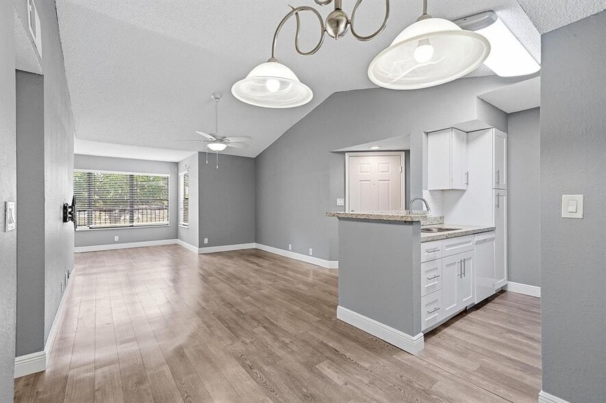 Building Photo - 2900 S University Dr