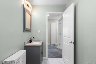 Building Photo - 804 Brandon Ave