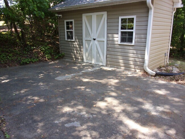 Building Photo - Recently Updated and Refreshed 3 Bedroom 2 Bath Home in Fort Mill