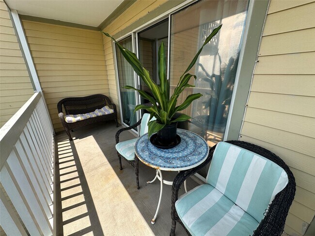 Building Photo - 6300 Seawall Blvd