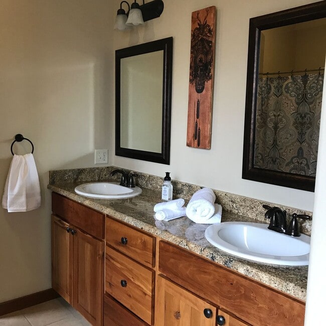 Building Photo - Single Family Home for Rent in Bozeman