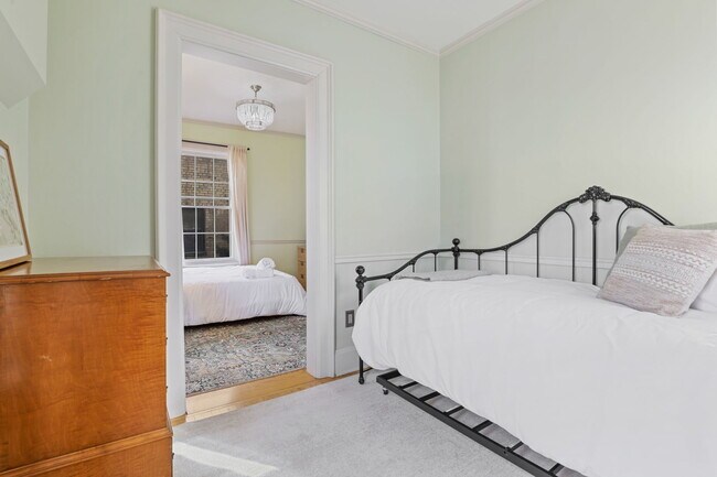 Building Photo - 550 E Town St