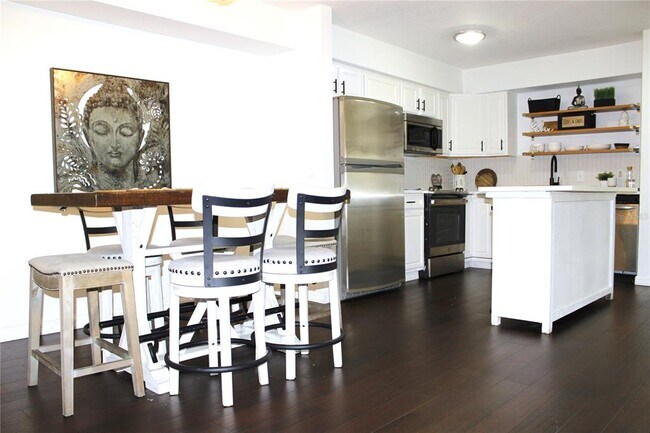 Building Photo - 9481 Highland Oak Dr