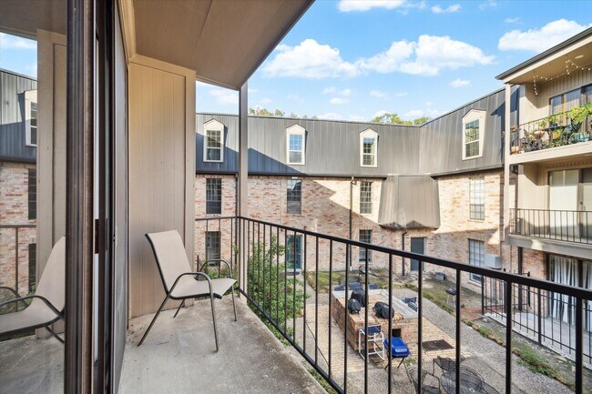 Building Photo - 2475 Underwood St