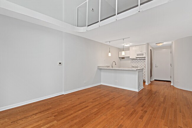Building Photo - 1221 N Dearborn Pkwy