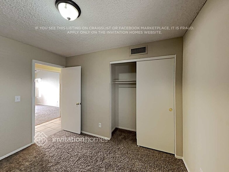 Building Photo - 1102 E Annette Dr