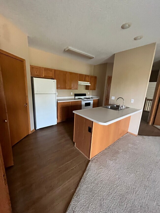 Building Photo - 1820 S 13th Ave E