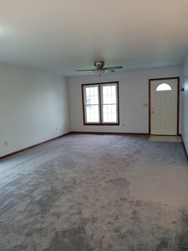 Building Photo - 316 Willowbend Cir