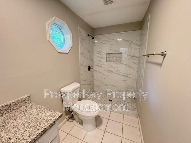 Building Photo - 4617 Rosemont Dr