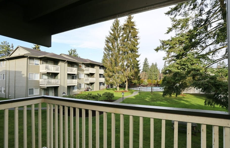 Building Photo - Bluffs at Evergreen