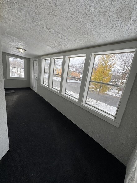 Building Photo - 858 Kalamazoo Ave SE