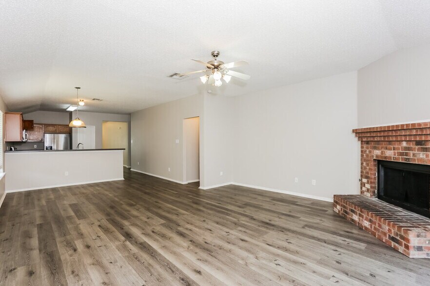 Building Photo - 1711 Venus Dr W