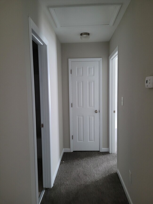 Building Photo - 117 Gatwick Ct