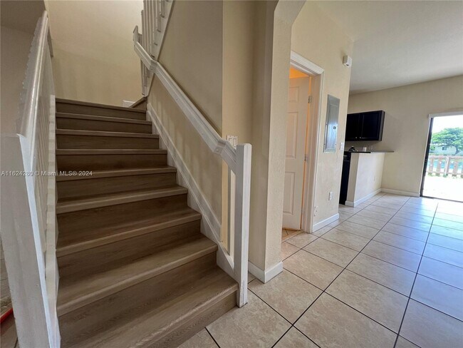 Building Photo - 748 SE 32nd Ave