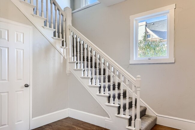 Building Photo - Stunning 4 bedroom, 4 bathroom home near Sloan's Lake!