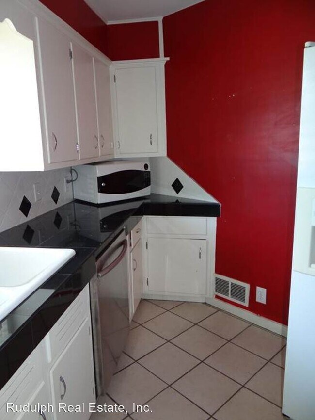 Building Photo - 2 br, 1.5 bath House - 925 56th Street So.