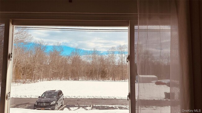 Building Photo - 881 Albany Post Rd