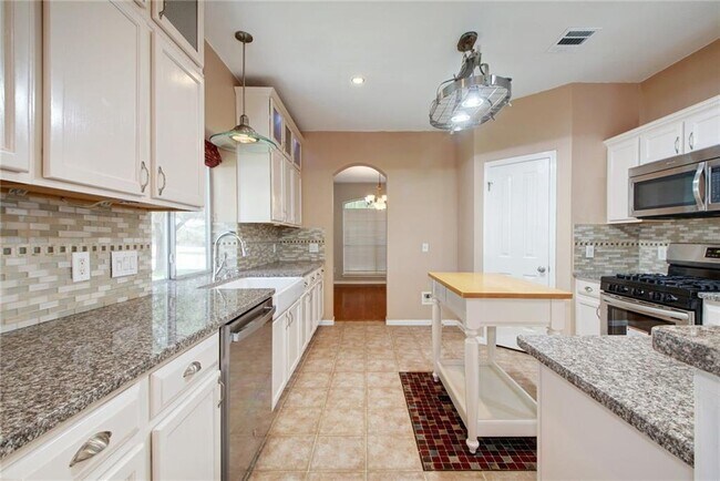 Building Photo - 1801 Hickory Ridge Cove