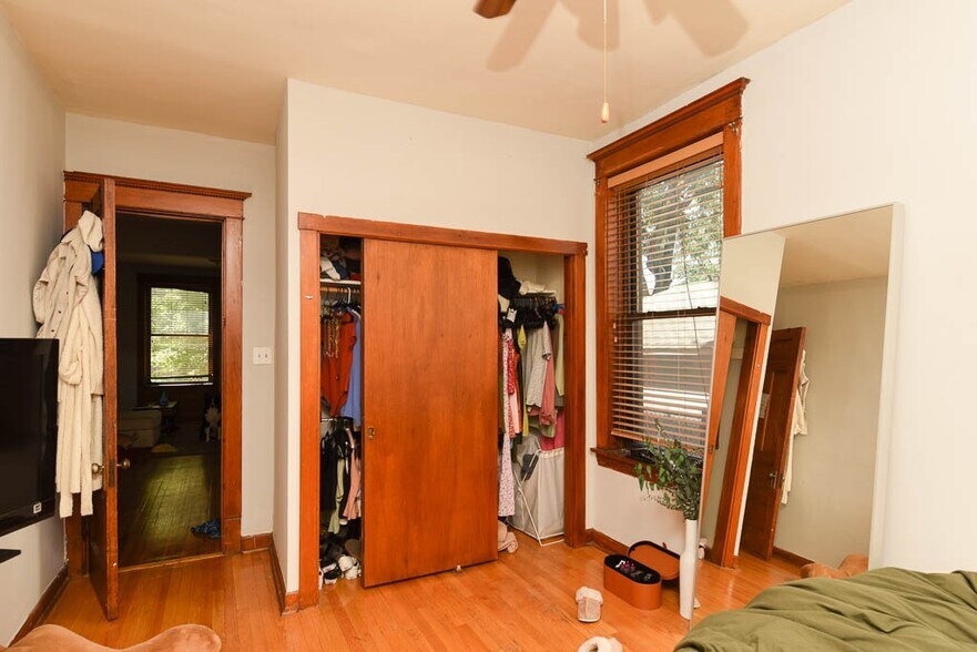Building Photo - 1358 W Barry Ave