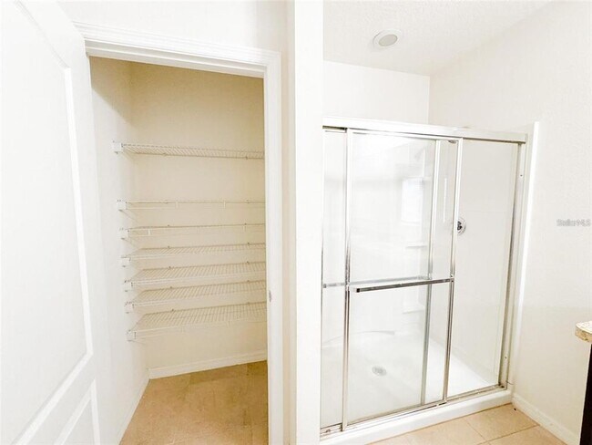 Building Photo - 5525 Forest Ridge Dr