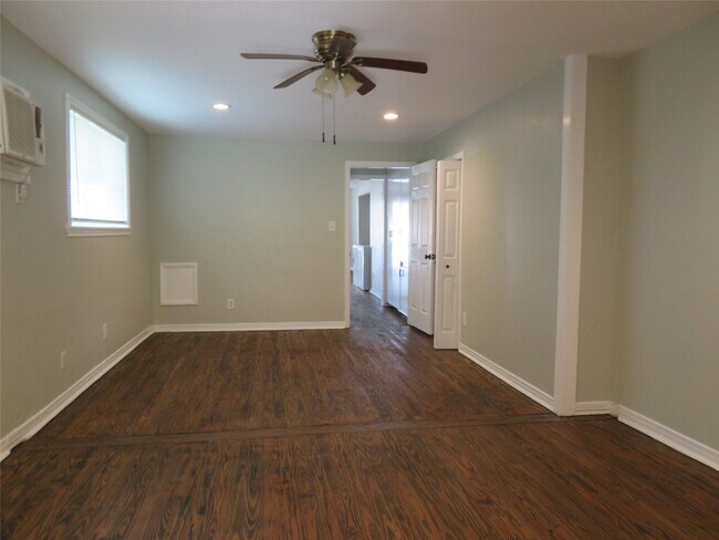 Building Photo - 5010 Walker St