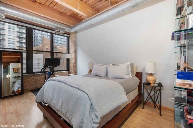 Building Photo - 375 W Erie St