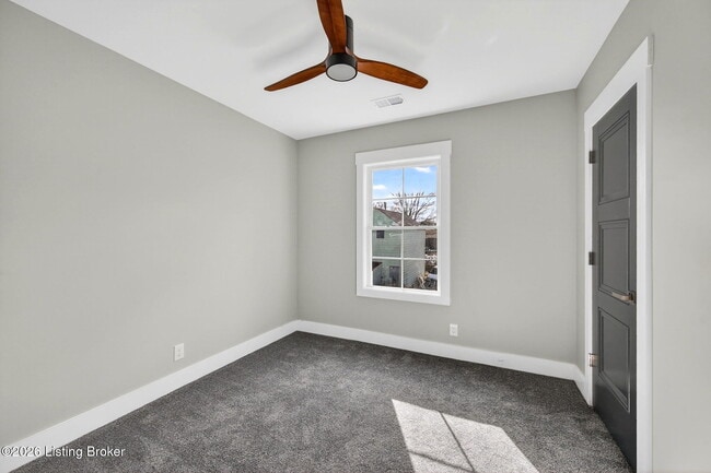 Building Photo - 914 Ash St