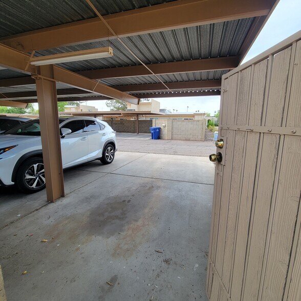 Building Photo - 2150 E Ellis Dr