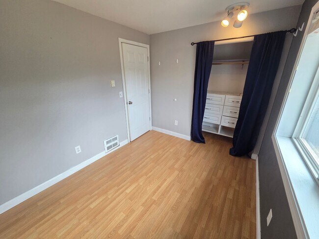 Building Photo - 4058 SE Empress Ct