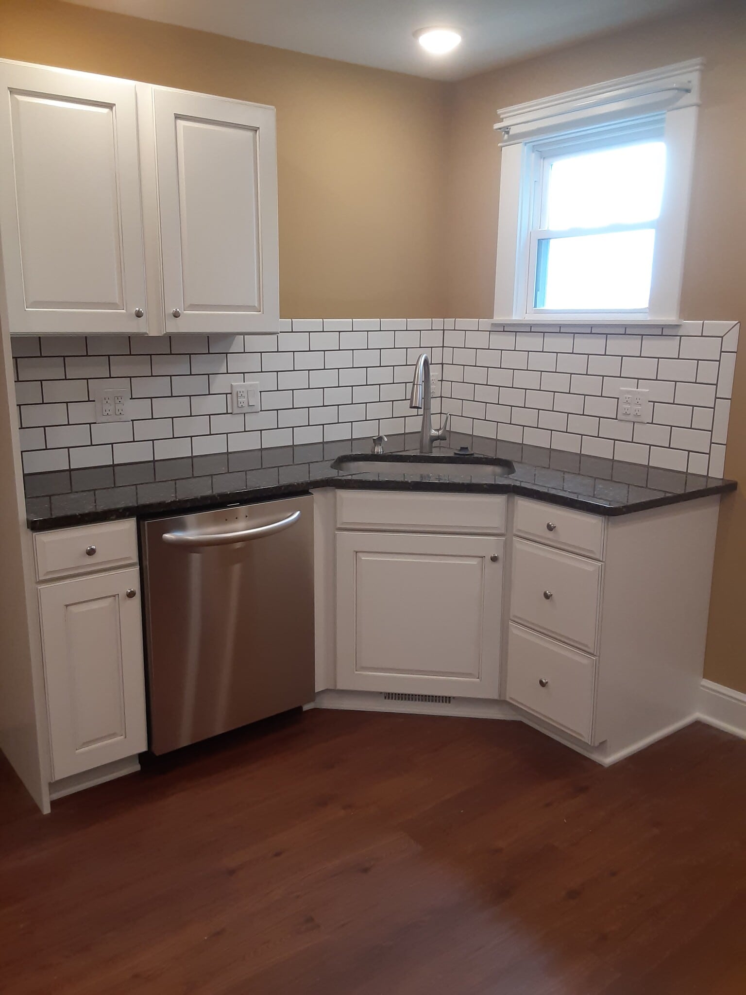 Corner Sink - 126 Euclid Pl