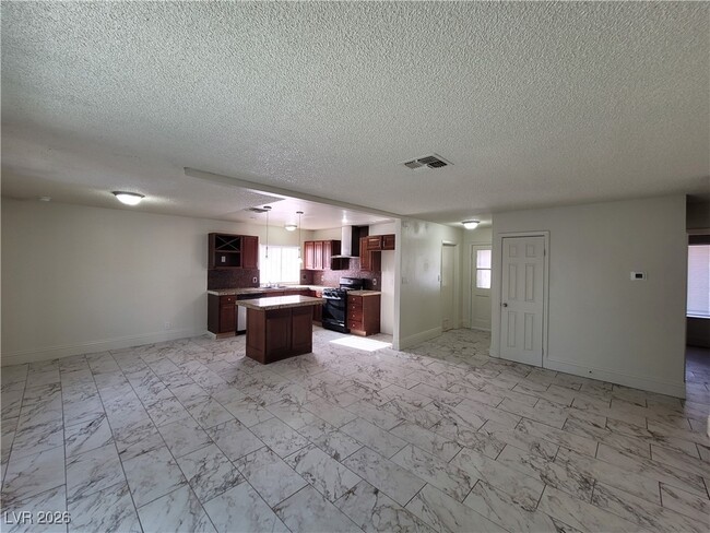 Building Photo - 3908 Montebello Ave