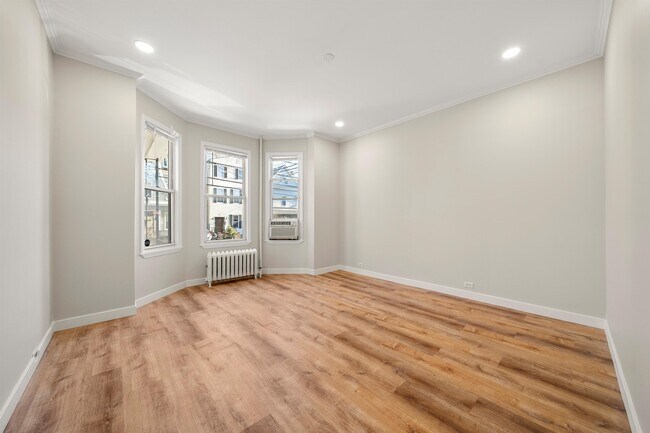 Building Photo - 215 Dodd St