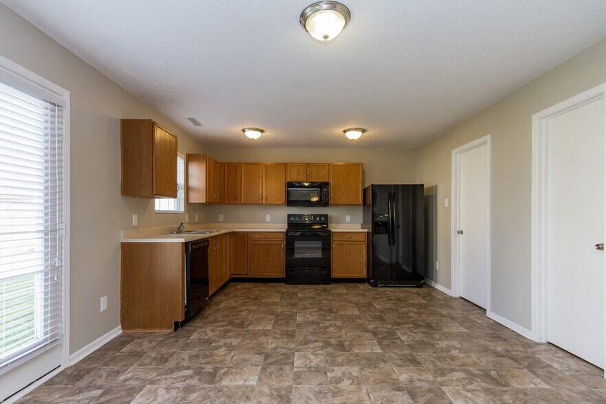 Building Photo - 9160 Middlebury Way