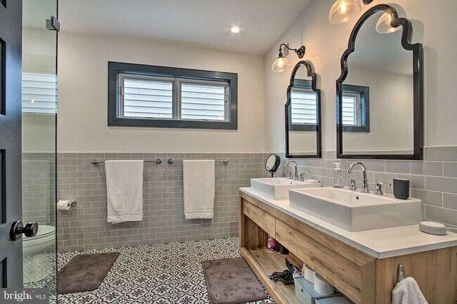 Building Photo - 2128 E Firth St