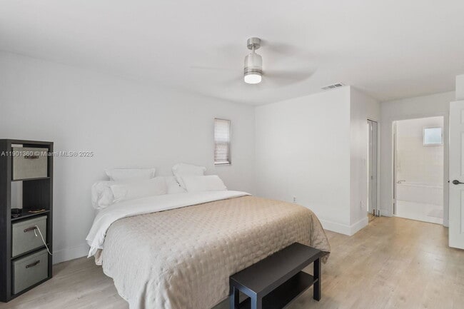 Building Photo - 11389 NW 87th Ave