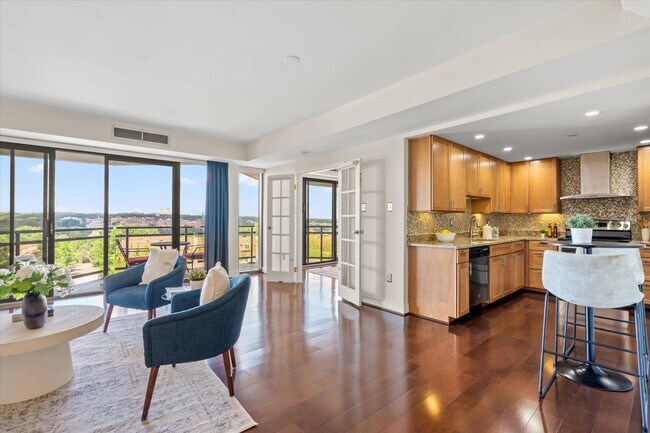 Building Photo - 1530 Key Blvd