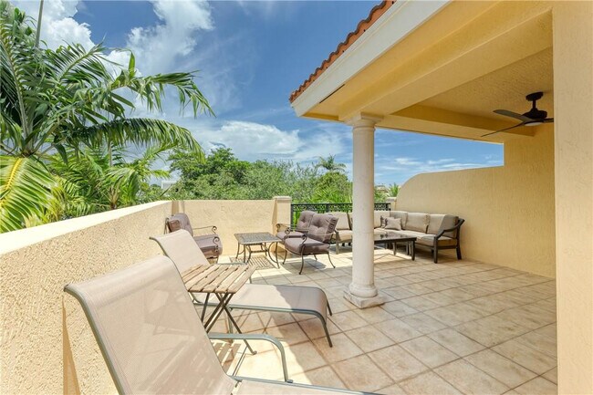 Building Photo - 1206 NE 1st St