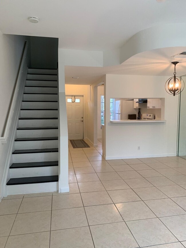 Building Photo - 8110 San Carlos Cir