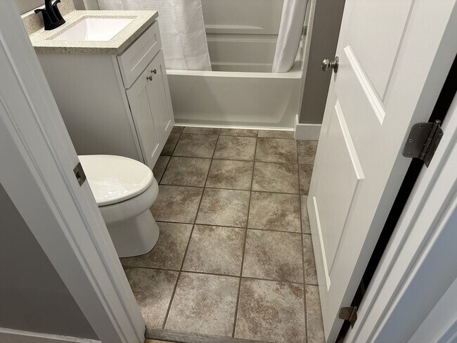 Building Photo - 234 Oak St