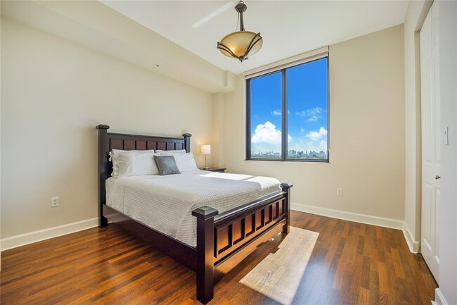 Building Photo - 1300 Ponce de Leon Blvd