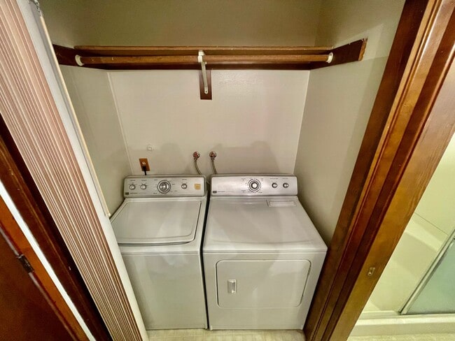 Building Photo - Beautiful 2bd/1bath South Tabor Home with ...