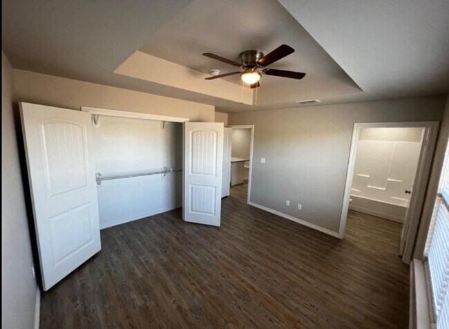 Building Photo - 2632 Hickory Ave