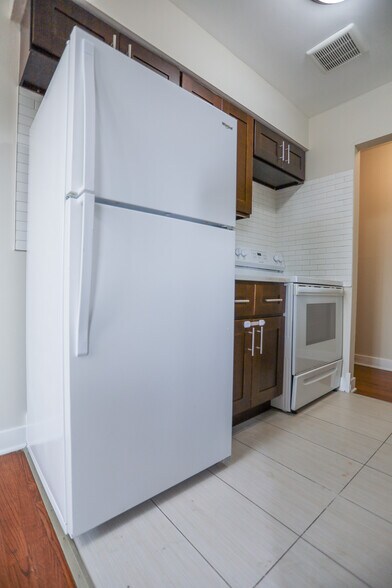 Building Photo - 5851 N Winthrop Ave
